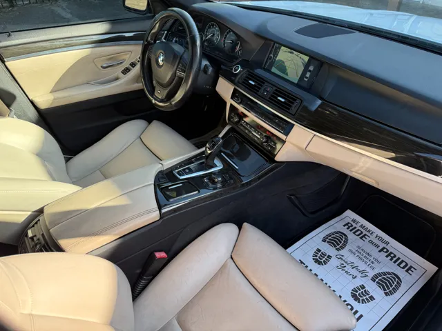 2012 BMW 5 Series 550i - Photo 24