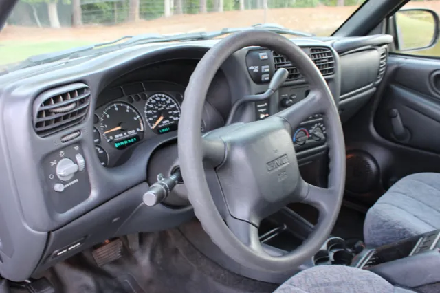 2002 GMC Sonoma SL - Photo 16