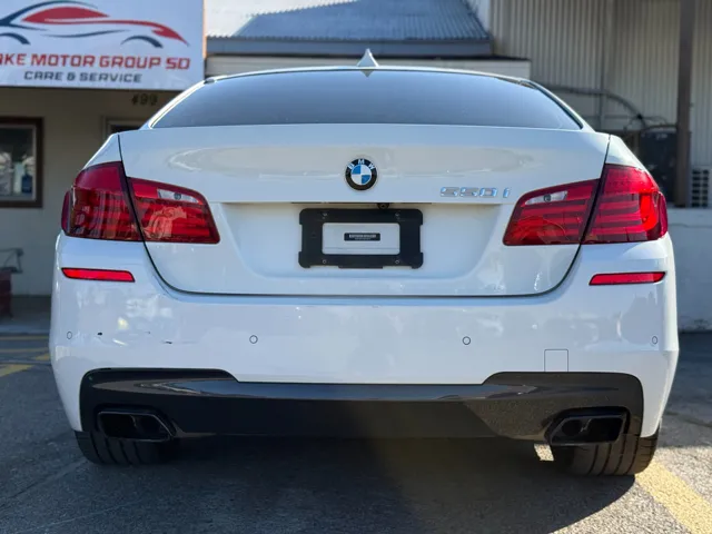 2012 BMW 5 Series 550i - Photo 9
