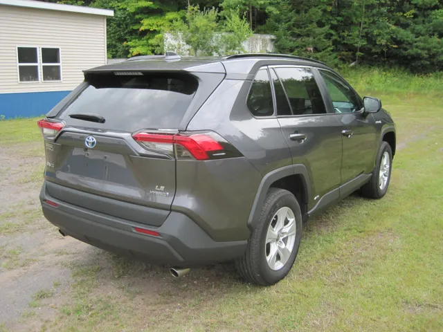 2021 Toyota RAV4 LE - Photo 7