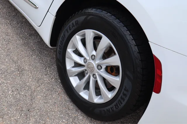 2017 Chrysler Pacifica Touring L photo 8