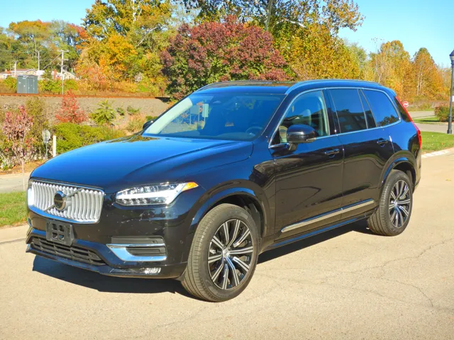 2025 Volvo XC90 Plus's photo