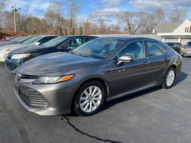 2018 Toyota Camry LE's photo