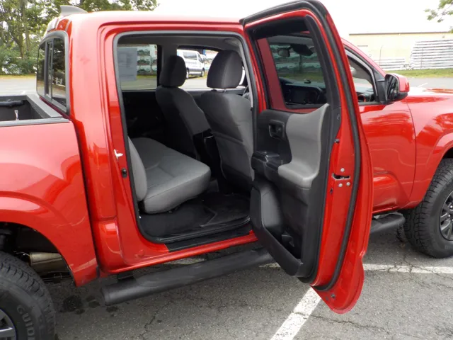 2022 Toyota Tacoma SR5 photo 11