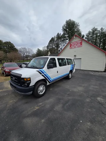 2011 Ford E-Series's photo