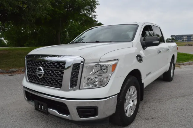 2017 Nissan Titan SV