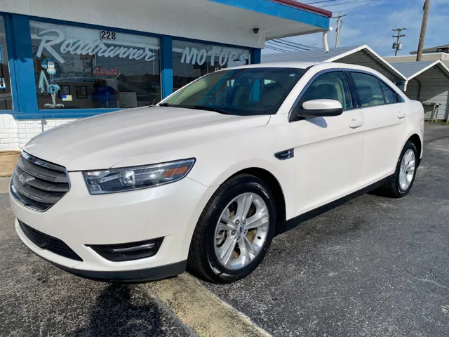 2016 Ford Taurus SEL FWD's photo