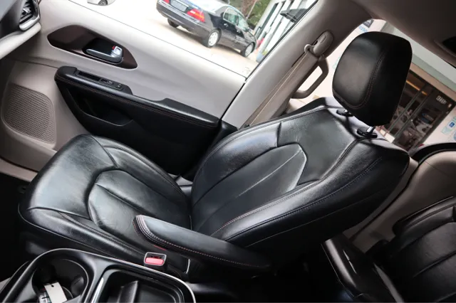 2017 Chrysler Pacifica Touring L photo 21