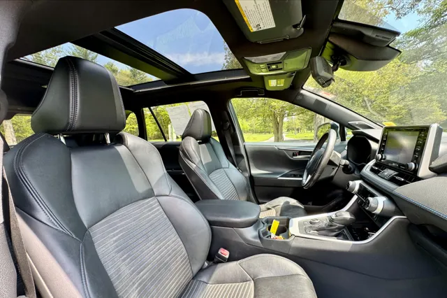 2021 Toyota RAV4 XSE - Photo 32