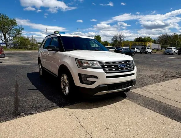 2017 Ford Explorer XLT 4WD's photo