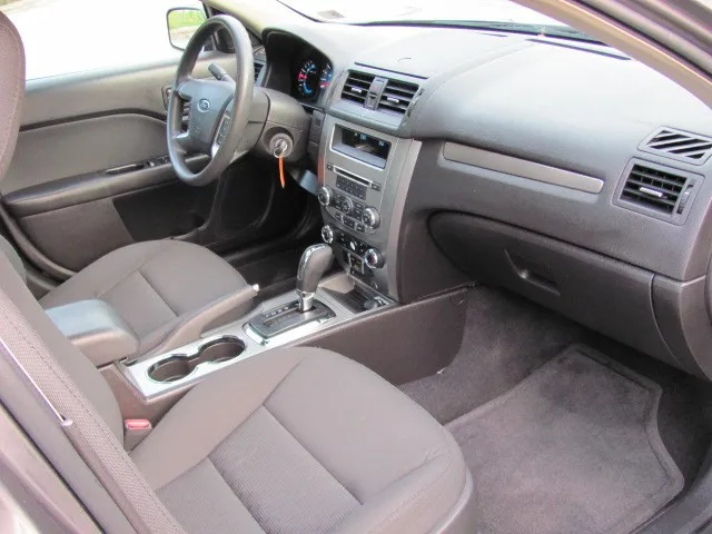 2010 Ford Fusion SE - Photo 8