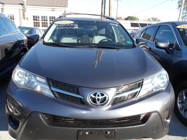 2013 Toyota RAV4 LE's photo