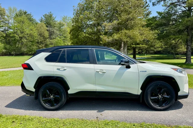 2021 Toyota RAV4 XSE - Photo 6