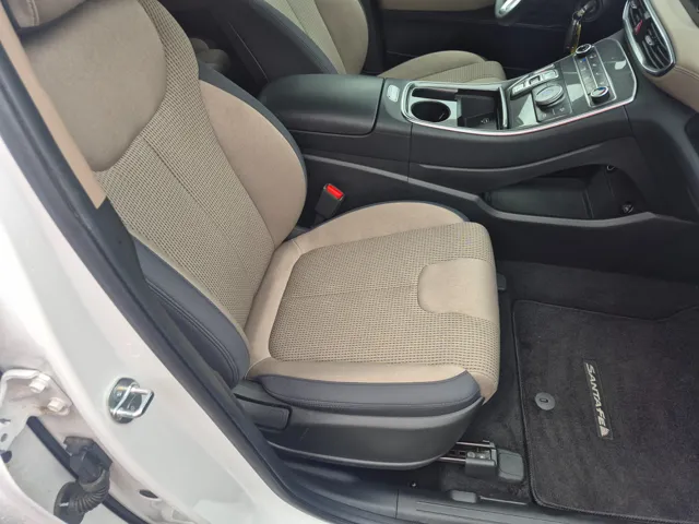 2023 Hyundai Santa Fe SE - Photo 18