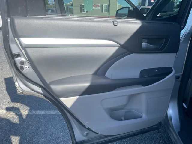 2015 Toyota Highlander XLE - Photo 12