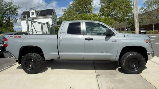 2018 Toyota Tundra SR5 5.7L 4WD Double Cab Standard Bed's photo