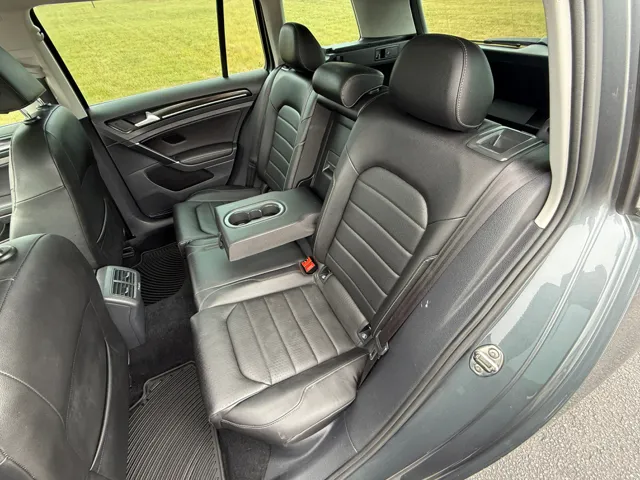 2017 Volkswagen Golf SportWagen 39