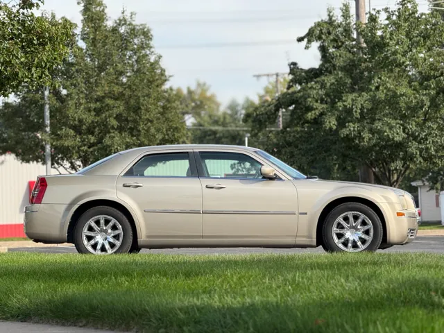 2009 Chrysler 300 Touring photo 4