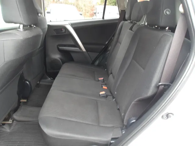 2018 Toyota RAV4 LE photo 8