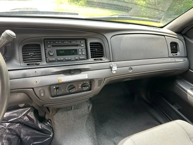 2010 Ford Crown Victoria photo 13