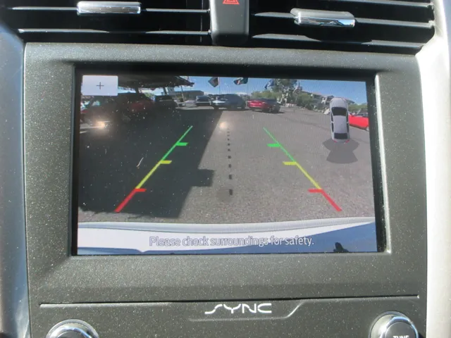 2020 Ford Fusion SE - Photo 11
