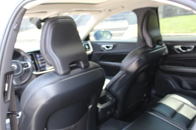 2021 Volvo S60 R-Design Momentum photo 25