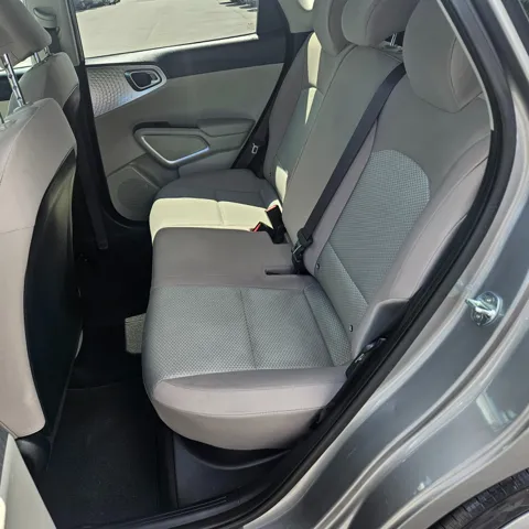 2022 Kia Soul LX - Photo 10