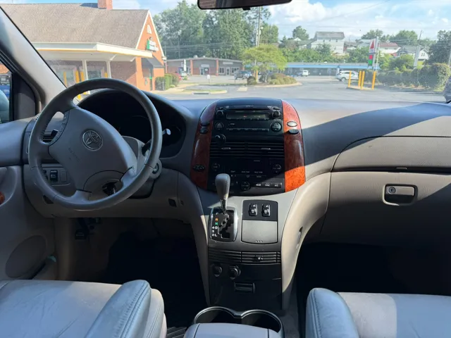2010 Toyota Sienna XLE - Photo 15