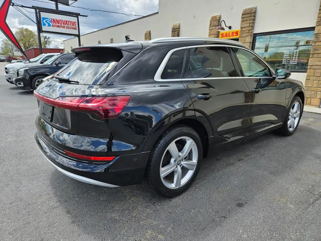 2019 Audi e-tron Premium Plus photo 6