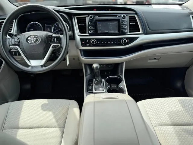 2017 Toyota Highlander LE - Photo 13