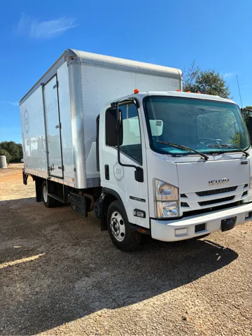 2016 Isuzu NRR's photo