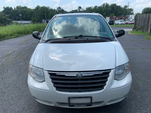 2006 Chrysler Town & Country LX photo 5