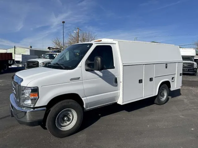 2017 Ford E-Series Cutaway Base