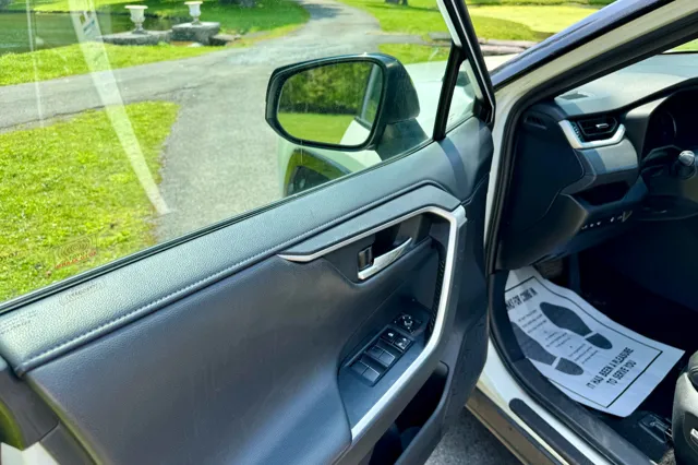 2021 Toyota RAV4 XSE - Photo 11