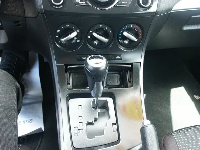 2012 Mazda MAZDA3 i Touring - Photo 12