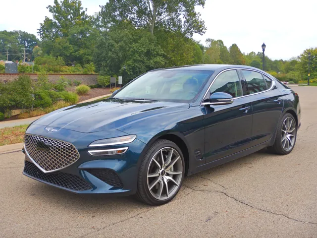 2025 GENESIS G70 Standard's photo