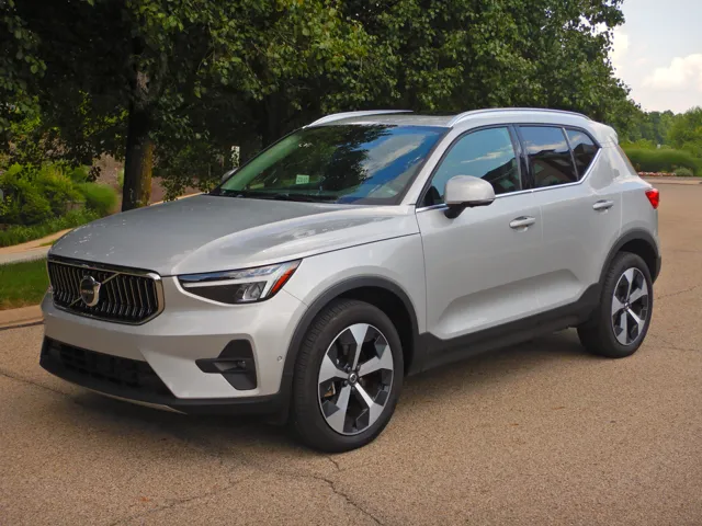 2025 Volvo XC40 Plus's photo