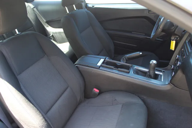 2010 Ford Mustang GT - Photo 17