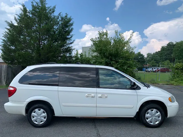 2006 Chrysler Town & Country LX photo 6
