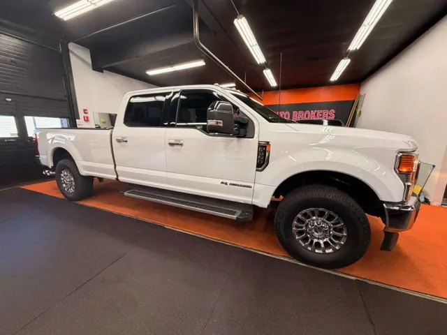 2022 Ford F-350 Super Duty XLT's photo