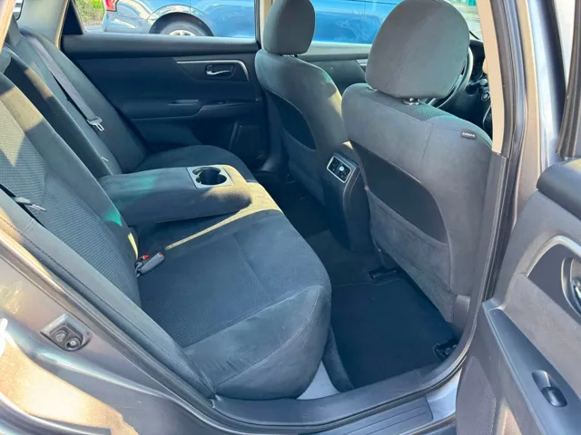2015 Nissan Altima SV - Photo 9