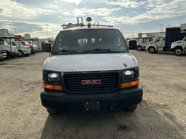 2010 GMC Savana's photo