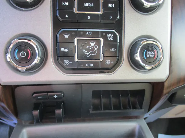 2015 Ford F-250 Lariat photo 13