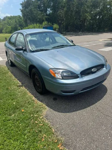 2006 Ford Taurus SE's photo