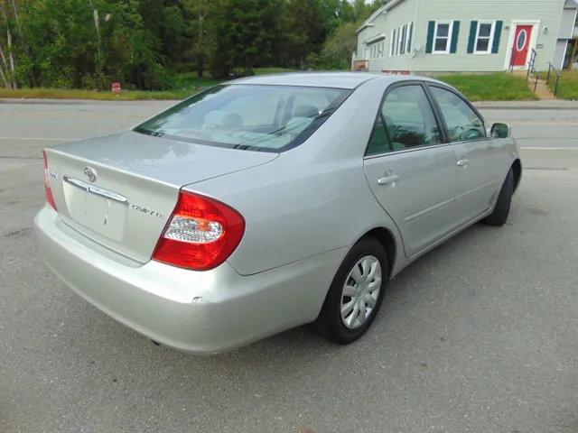 2004 Toyota Camry LE - Photo 15