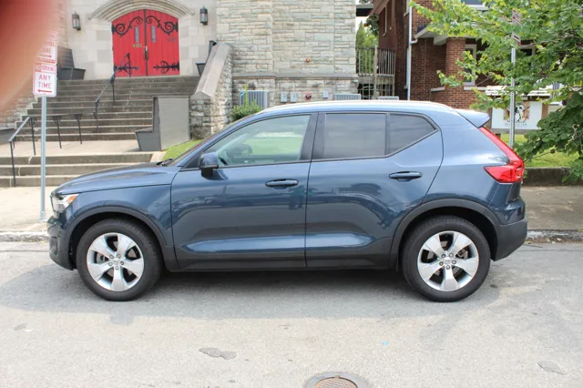 2021 Volvo XC40 Momentum photo 12