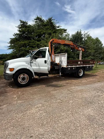 2004 Ford F-650's photo