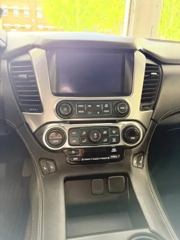 2019 Chevrolet Suburban LT - Photo 12
