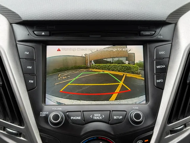 2015 Hyundai Veloster Base - Photo 25