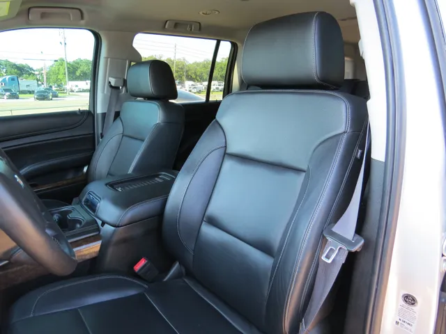 2017 Chevrolet Suburban LT photo 6